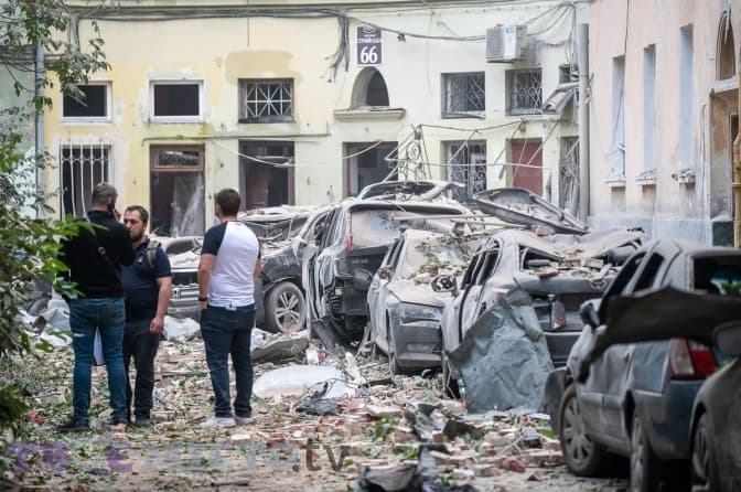 У Львові почали відновлювати будинки, які зруйнувала російська ракета
