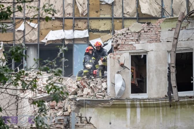 Садовий сказав, коли почнуть відновлювати будинки, зруйновані під час атаки