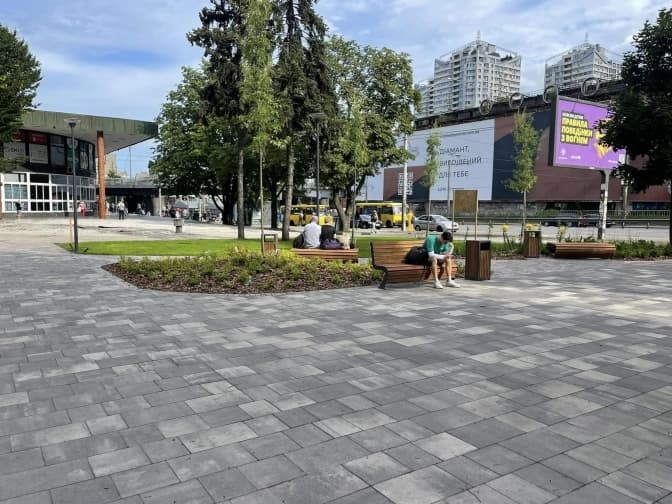 Сквер замість МАФів: у «Київзеленбуд» показали, як зараз виглядає зелена зона на Шулявці