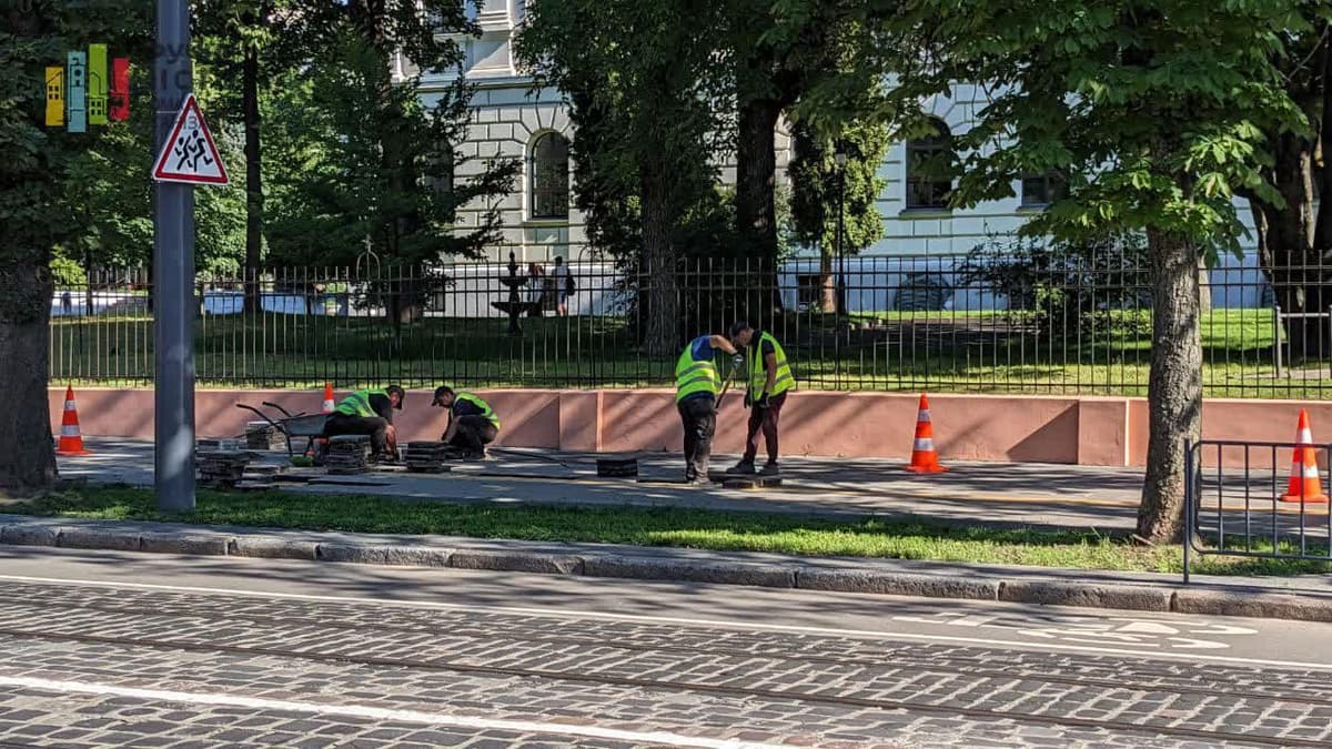 «Львівавтодор» пояснив, чому на відремонтованій Бандери розбирали хідник