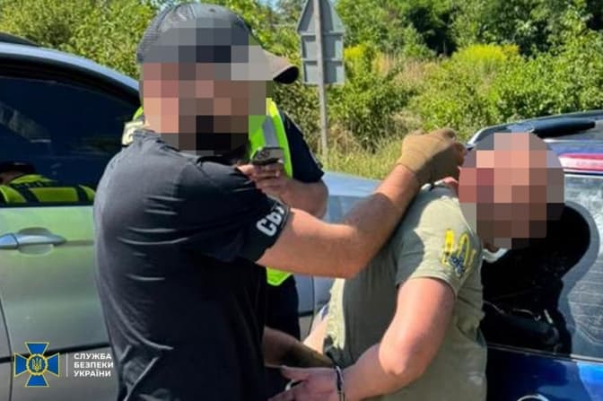 СБУ викрила групу, що «допомагала» військовозобов’язаним виїжджати з України за 15 тис. доларів