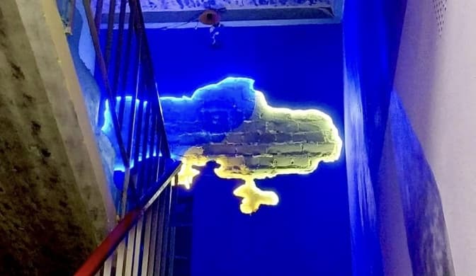 Киянин перетворив під'їзд свого будинку на зону відпочинку