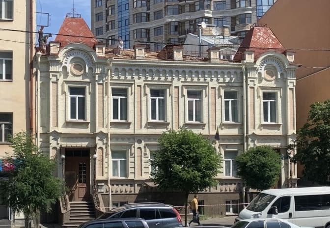 На Хмельницького в Києві незаконно розбирають історичну садибу, – активіст