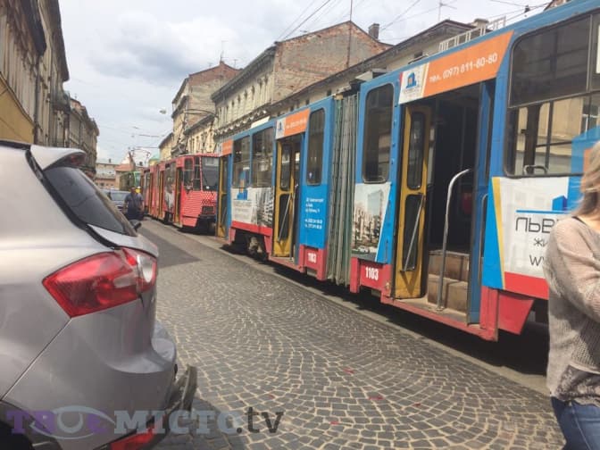 Ситуація на дорогах: ДТП на Личаківській за участю трамвая і авто
