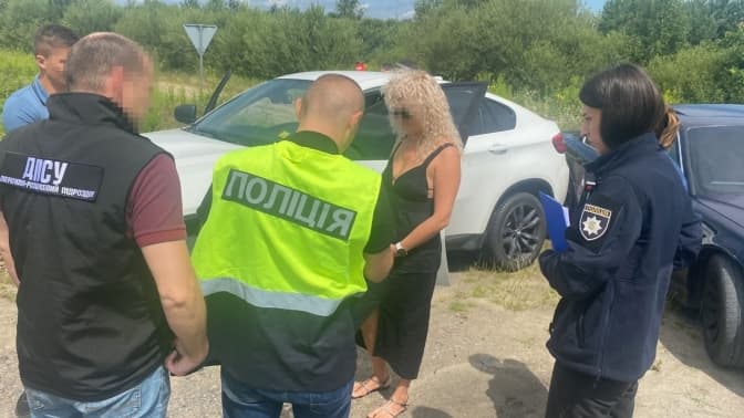 На Львівщині затримали жінку, яка за 6 тисяч доларів переправляла ухилянтів за кордон