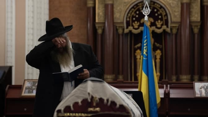 У Києві попрощалися із військовим та сином головного рабина України Матітьягу (Антоном) Самборським. Фото: Суспільне