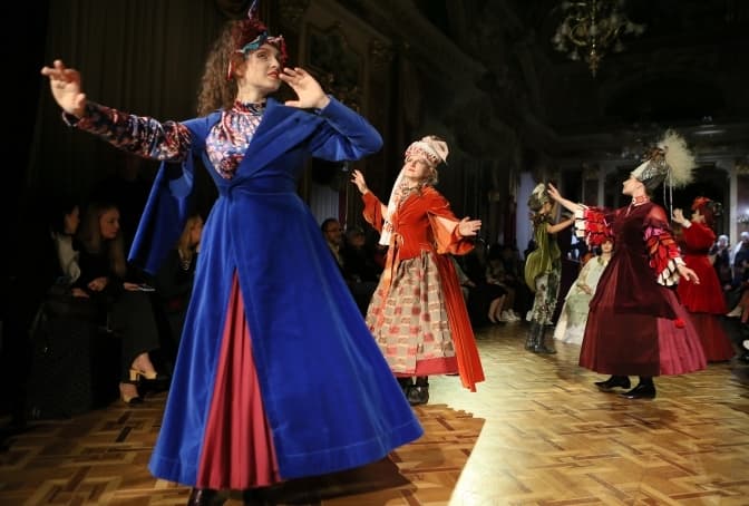 Караванська і Половинка представили у Львові виставу-дефіле «Розмова птахів». Фото