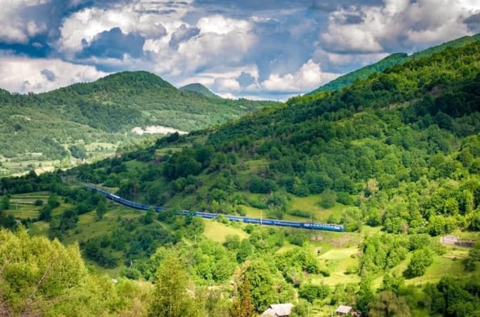 Потяги, що прямують до курортних містечок Львівщини, продовжать курсування