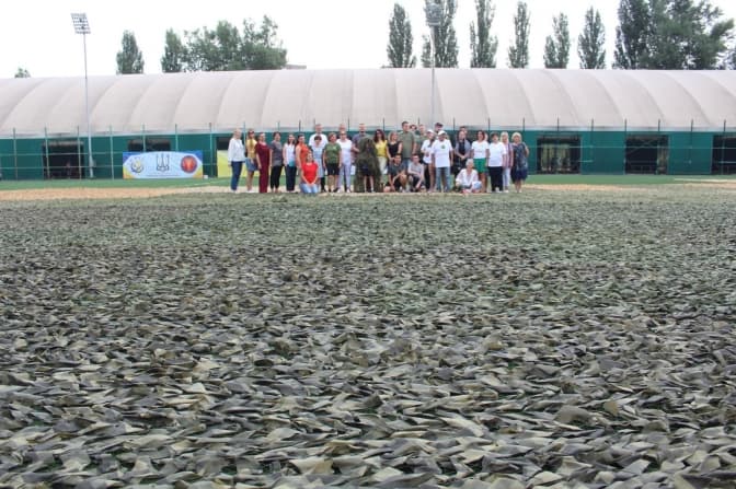 В Києві сплели найбільшу в Україні маскувальну сітку