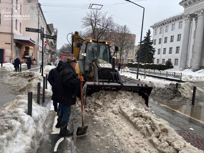 На двох вулицях у Львові обмежать рух через прибирання снігу