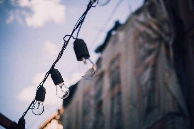 Як довго триватимуть відключення світла в Україні та чому російська опозиція збиралась саме у Львові. Підсумки доби