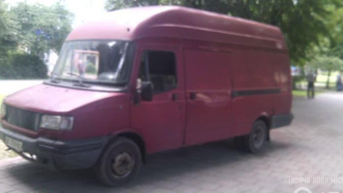 На Сихові муніципали затримали нетверезого водія, що їхав по тротуару