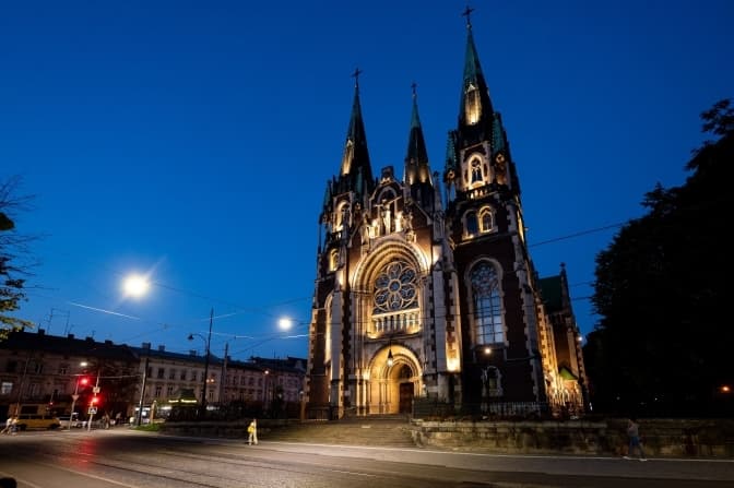 Чи змінять комендантську годину на Великдень на Львівщині