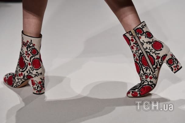 Valentino показав колекцію вишиванок і жупанів. Фото