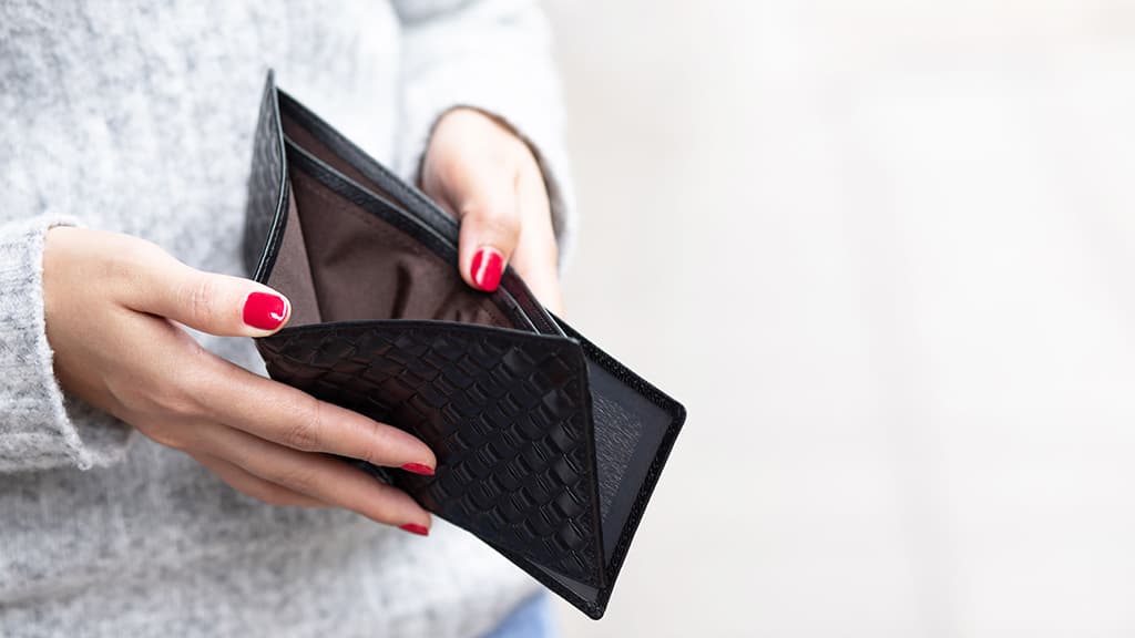 На Львівщині викрили жінку, яка оформила кредити на померлого вітчима