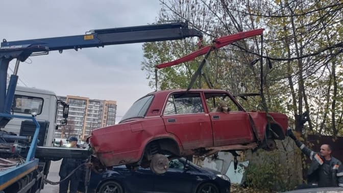 Деякі стояли понад 4 роки: у Львові забрали чергові покинуті машини