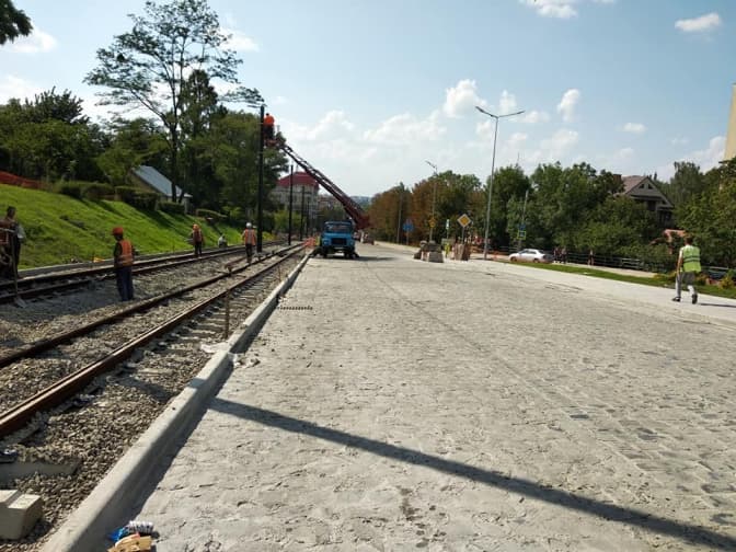 Сьогодні мають відкрити для проїзду відремонтовану Личаківську