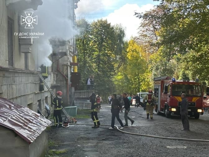 На вул. Мечникова у пологовому будинку сталася пожежа