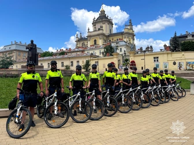 Львівські велопатрульні за сезон затримали понад 300 пішоходів-порушників
