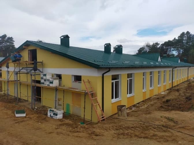 У Старичах на Яворівському полігоні будують казарми. Фото