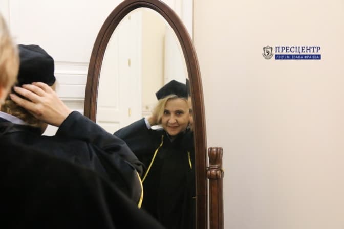 Оксана Забужко отримала диплом Почесного доктора Львівського університету