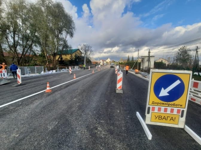 Після ремонту моста на східному під’їзді до Львова відновили рух транспорту