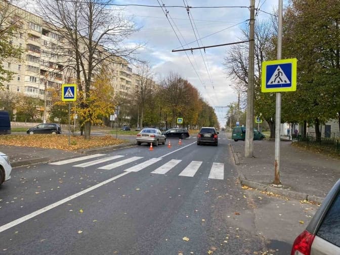 У Львові водій автомобіля збив 11-річну дівчинку