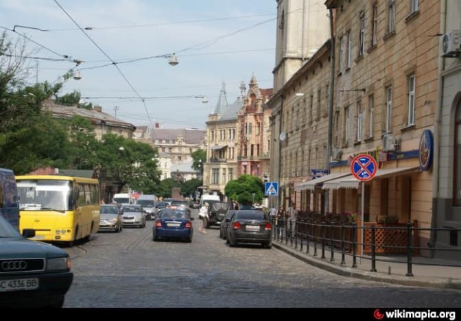 Водіям дозволять паркуватися на площі Соборній у Львові