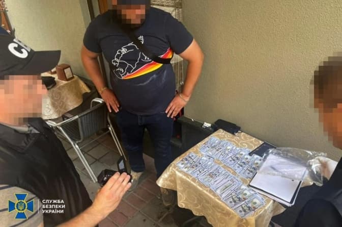 На Львівщині викрили чоловіків, які за 18 тисяч доларів обіцяли переправити ухилянтів за кордон