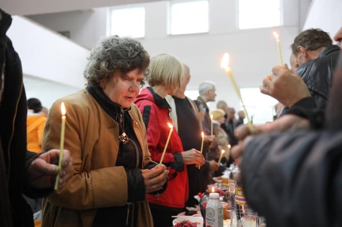 У Львівському палаці мистецтв влаштували Великодній сніданок для потребуючих. Фото