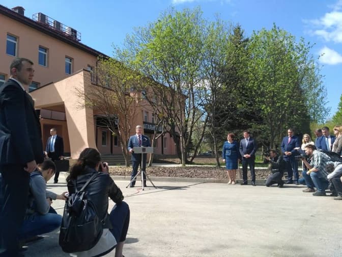 Порошенко відкрив у Львові перинатальний центр. Фото