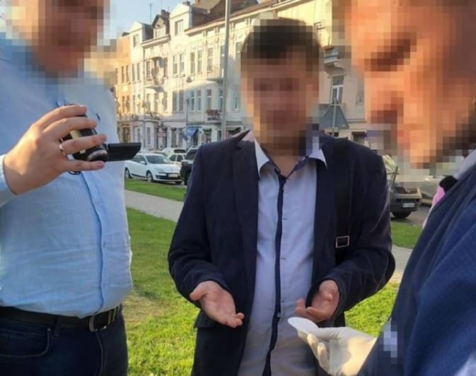 У Львові на хабарі затримали посадовця Збройних сил України