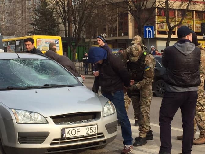 На Сихові відбулася операція поліції за участі спецпідрозділу КОРД. Фото, відео