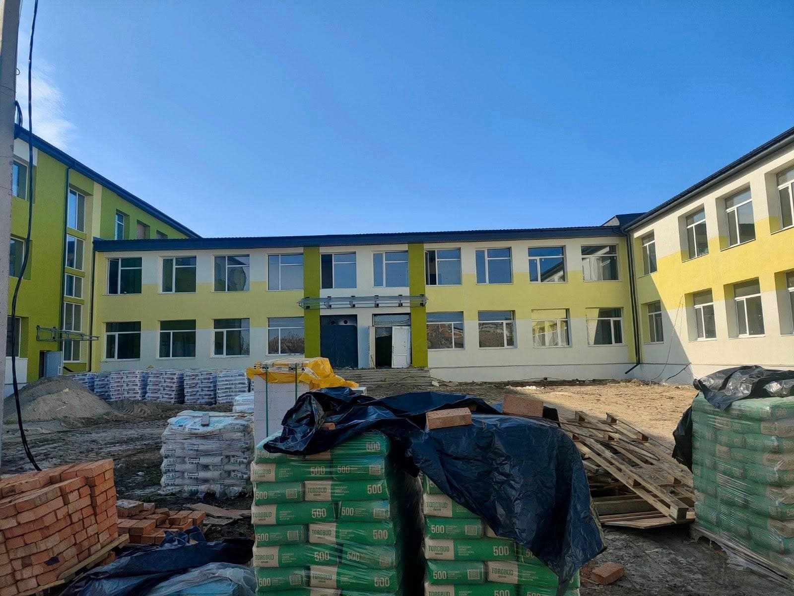 Відновлення ліцею у Макарові. Фото: Департамент регіонального розвитку Київської ОДА