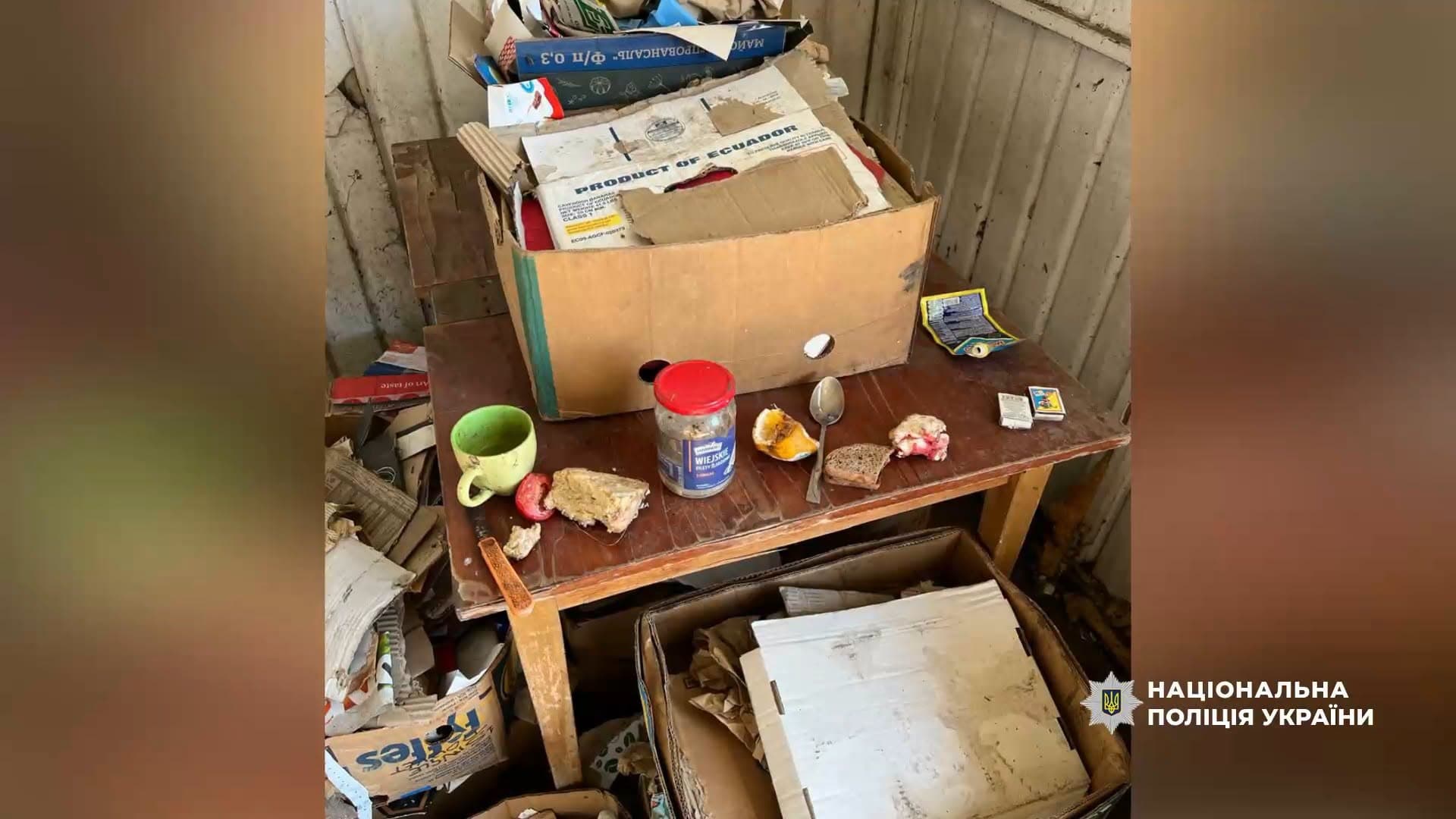 Чоловік жив у страшних умовах, без базових  побутових потреб