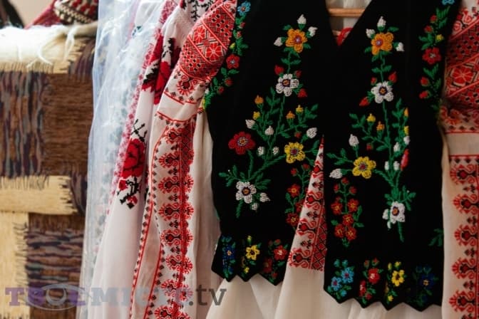 У «Шевченківському гаю» зберігається близько двох тисяч вишитих сорочок. Фото