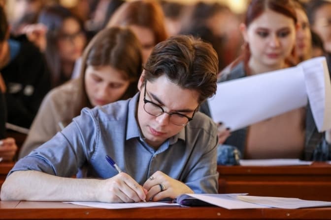 Вступна кампанія 2025: скільки першокурсників зарахували в університети