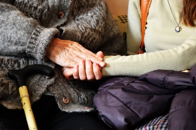 Їм потрібно увага і любов. Як долучитися до свята для стареньких з геріатричного пансіонату