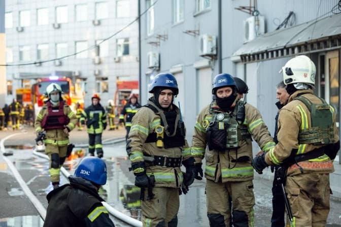 У Києві з-під завалів дістали ще кілька тіл загиблих внаслідок ракетного удару