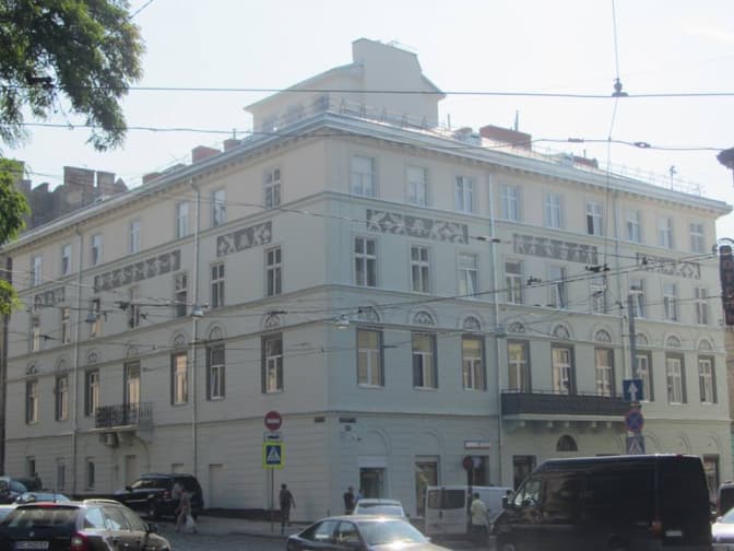 У центрі Львова завершили реставрацію пам’ятки архітектури. Фото до і після