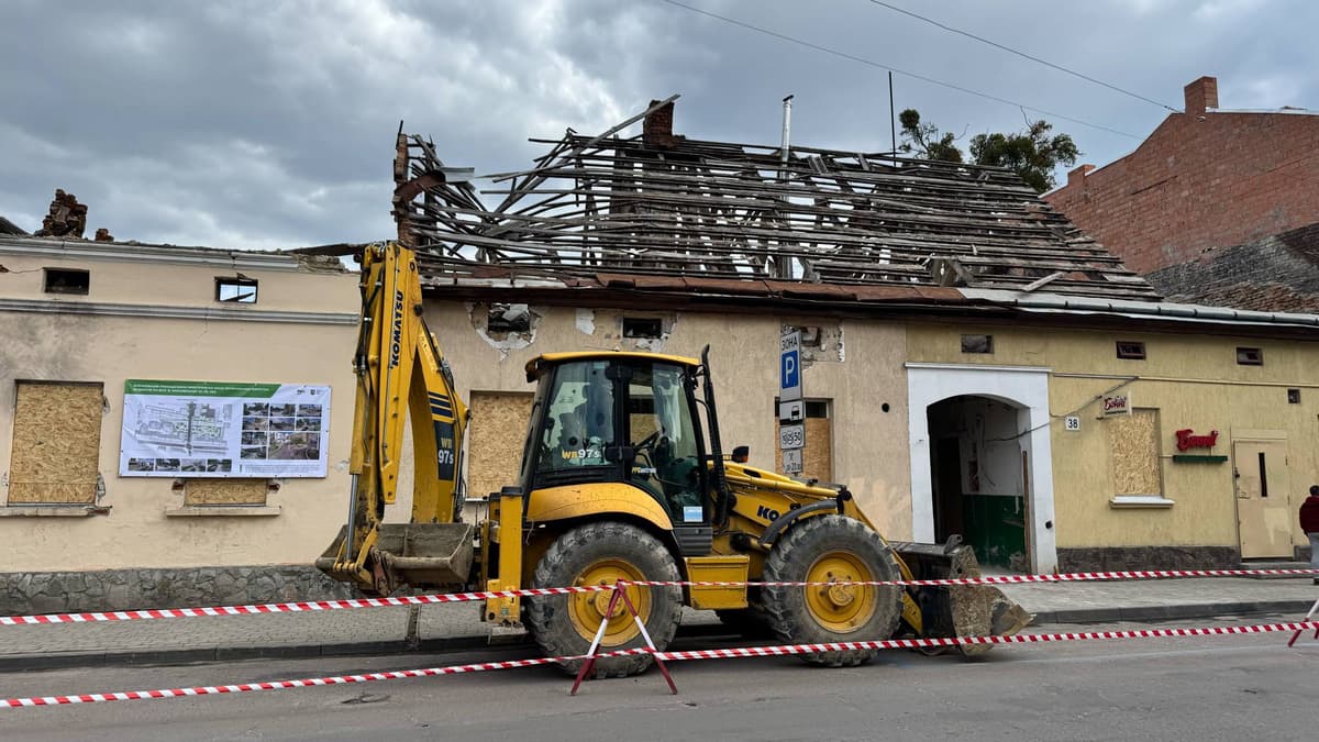 У Львові повідомили, що буде на території, де російська ракета зруйнувала будинки