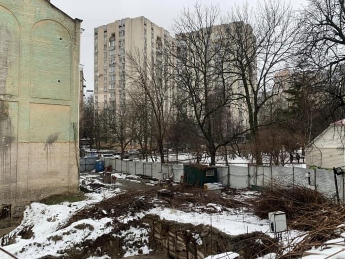 Київрада не розглянула питання Літературного скверу. Чому пропоноване рішення не врятує його