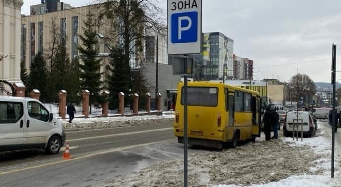 У Львові маршрутка збила чоловіка