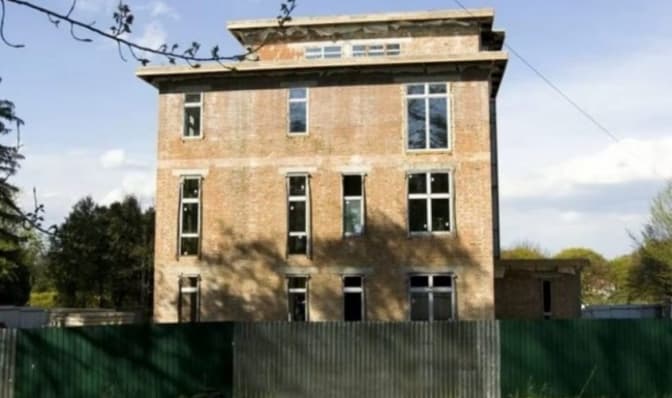 У Львові в парку культури знесуть незаконний будинок