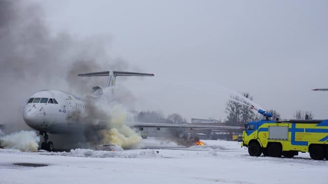 У львівському аеропорту – навчання з аварійної посадки літака. Відео, фото