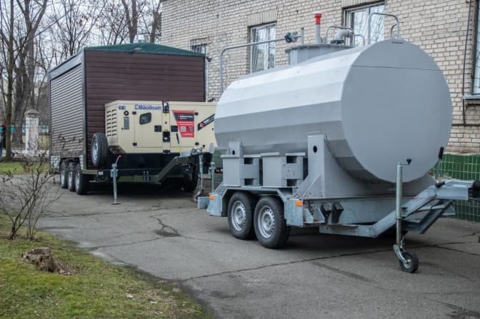 Для опалення лікарні в Києві розгорнули мобільні котельні
