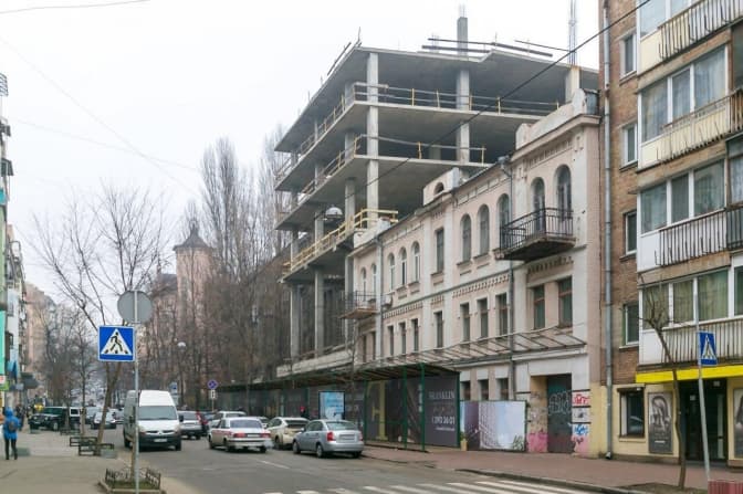 Суд заборонив передавати землю під будинком Родіна для забудови