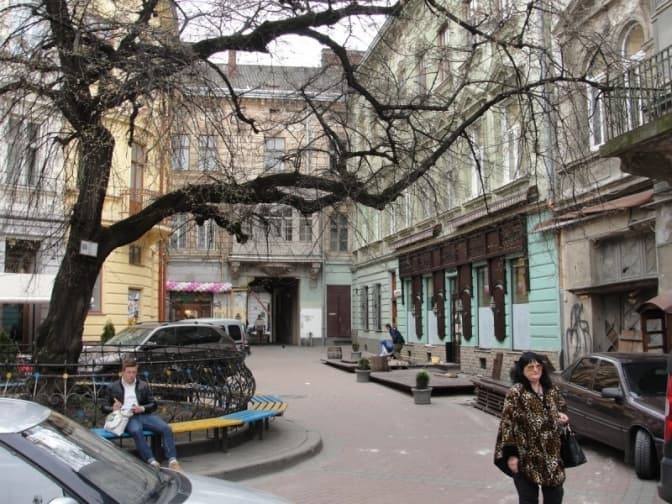 У проїзді Крива Липа у Львові заборонили паркування