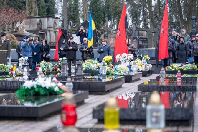 Їхні душі з неба продовжують охороняти Україну. У Львові вшанували пам'ять Героїв Небесної сотні