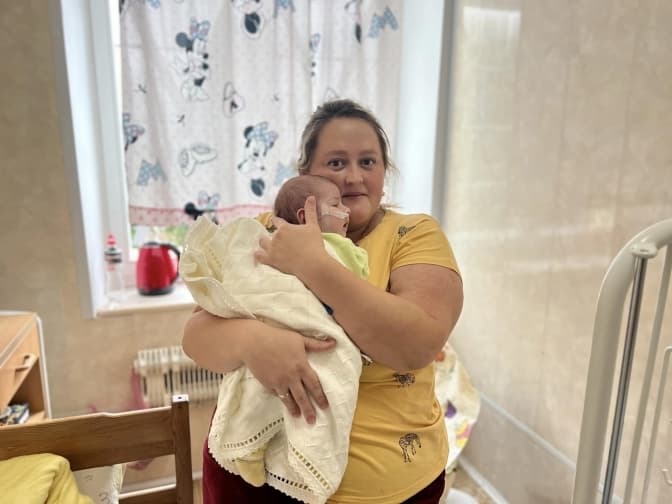 Львівські медики вилікували новонароджену дитину від кашлюку та пневмонії